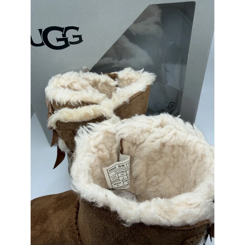 Infant UGG Bow Boots, Size 4/5